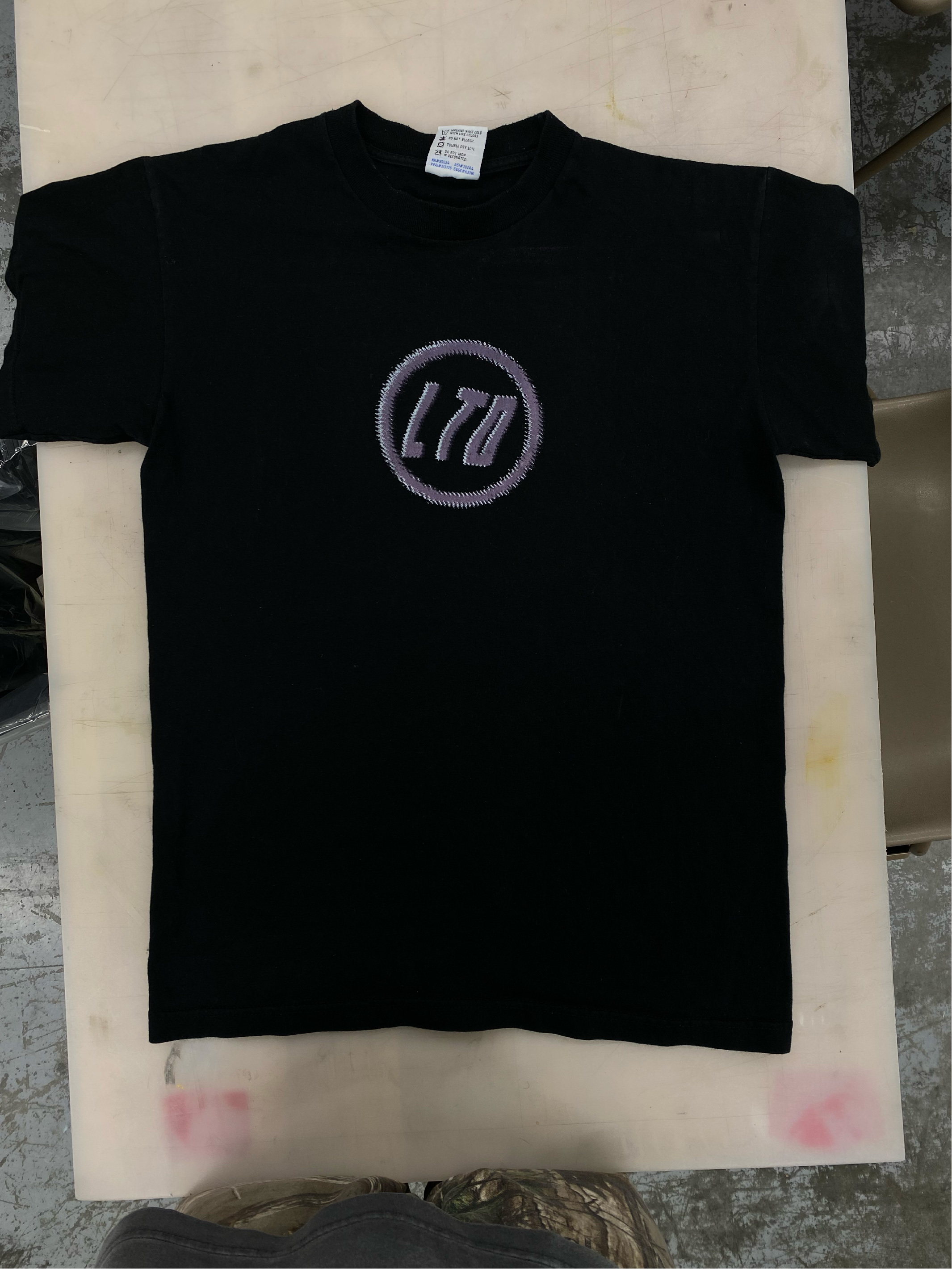 Two-layer off-contact shirt print